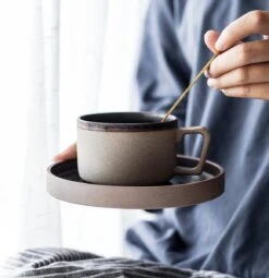 House Of Husk® Keramieke Kop En Schotel Set - Koffiekopjes - Theemokken - Koffiemokken - 250 Ml - Bruin Aardewerk -Le Creuset Winkel 1161x1200 3