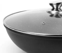 Swiss Pro+ - Marmeren Wokpan - Ø 30 Cm - Geschikt Voor Alle Warmtebronnen -Le Creuset Winkel 1200x1038