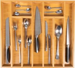 Grote Bestekbak Bamboe 51x47cm | Besteklade Van Coninx | Bestekhouder | Opbergbak | Duurzaam | Voor Laden Van 47cm Diep 3 Grote Bestekbak Bamboe 51x47cm | Besteklade Van Coninx | Bestekhouder | Opbergbak | Duurzaam | Voor Laden Van 47cm Diep -Le Creuset Winkel 1200x1096 4