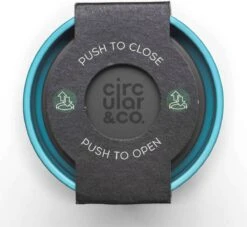 Circular&Co. Herbruikbare To Go Koffiebeker (rCUP) Crème/groen 12oz/340ml 7 Circular&Co. Herbruikbare To Go Koffiebeker (rCUP) Crème/groen 12oz/340ml -Le Creuset Winkel 1200x1105 2