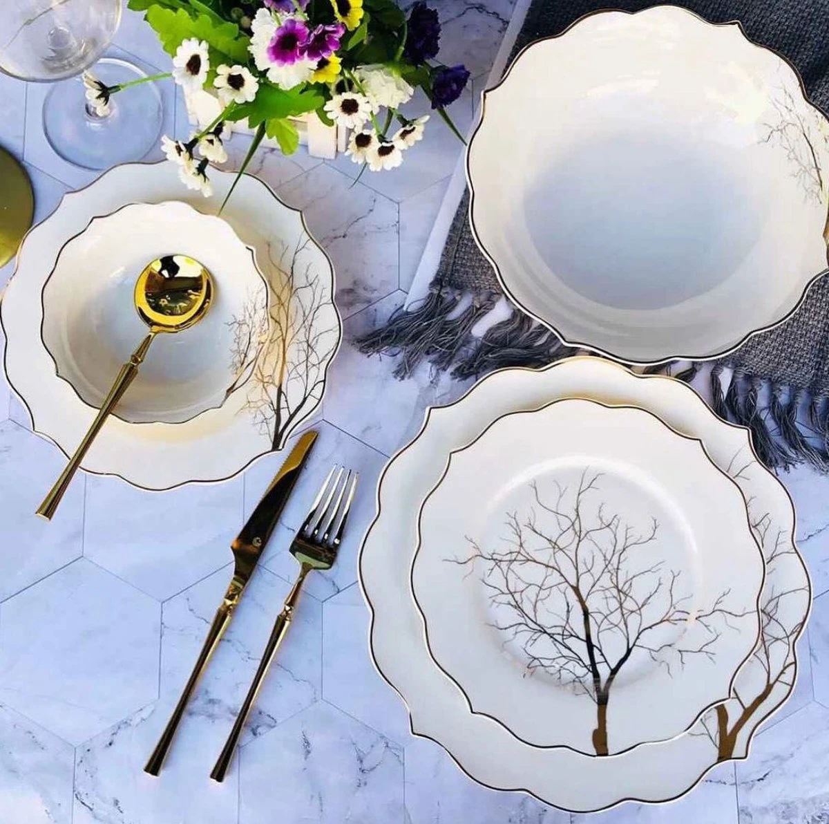 Serviesset 6 persoons, 25 delig wit met een gouden rand Serviesset 6 Persoons, 25 Delig Wit Met Een Gouden Rand -Le Creuset Winkel 1200x1192 7