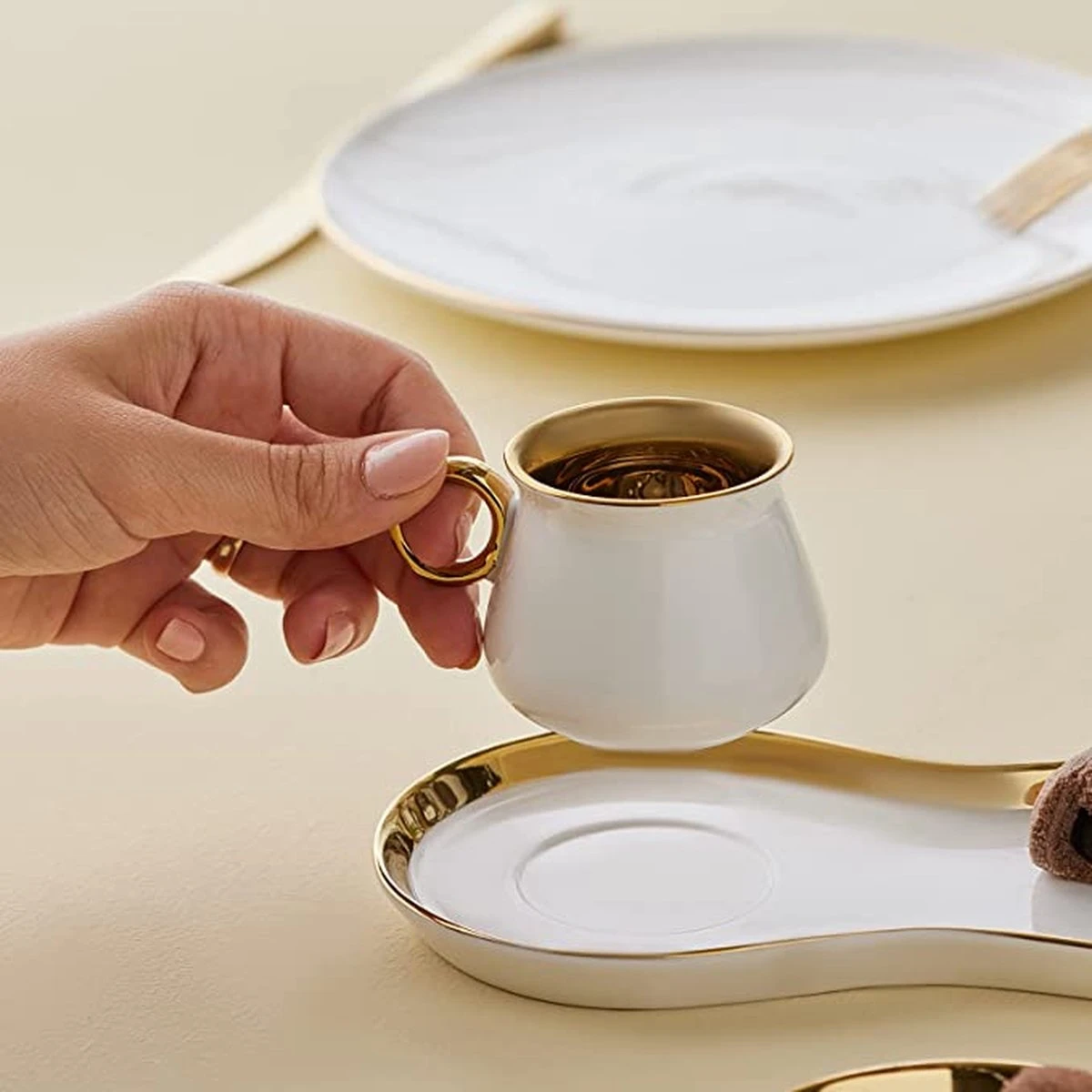 Karaca -Delon- Set van 2 koffiekopset-voor twee personen-Turkse koffie-espresso-wit-gold-porselein- Karaca -Delon- Set Van 2 Koffiekopset-voor Twee Personen-Turkse Koffie-espresso-wit-gold-porselein- -Le Creuset Winkel 1200x1200 1068