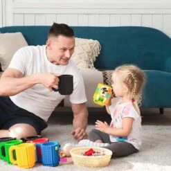 Merkloos Build On Brick Mug - Licht Blauw - 350 Ml - Bouw Je Eigen Mok Met Bouwsteentjes - BPA Vrije Drinkbeker Cadeau Voor Kinderen Of Volwassenen - Koffie Thee Limonade Of Andere Dranken - Pennenbeker - Creatief Accessoire Voor Op Bureau -HnD -Le Creuset Winkel 1200x1200 1073