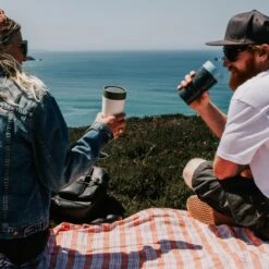 Circular&Co. Herbruikbare To Go Koffiebeker (rCUP) Crème/groen 12oz/340ml 10 Circular&Co. Herbruikbare To Go Koffiebeker (rCUP) Crème/groen 12oz/340ml -Le Creuset Winkel 1200x1200 1190