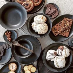 Vtwonen Serviesset - Mat Zwart - Porselein - 16-Delig -Le Creuset Winkel 1200x1200 1388