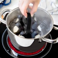 Peleg Design Egguins Eierhouder -Le Creuset Winkel 1200x1200 1643