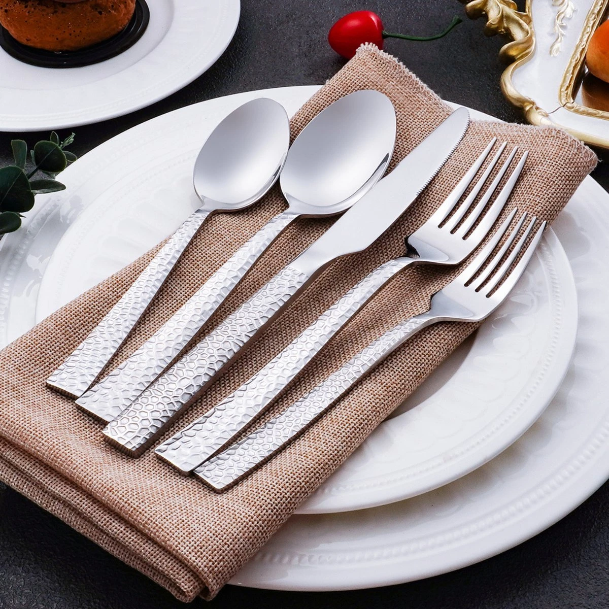 Deleca 6 Persoons Bestekset Deluxe (30-delig) - Vorken, Lepels en Messen - Vaatwasserbestendig - Gehamerd - Zilver / RVS Deleca 6 Persoons Bestekset Deluxe (30-delig) - Vorken, Lepels En Messen - Vaatwasserbestendig - Gehamerd - Zilver / RVS -Le Creuset Winkel 1200x1200 1751