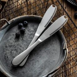 Merkloos Zilverkleurige 3-delige Botermessen Set - Roestvrijstaal - Messenset Voor De Boter - 3 X 20,8 X 1,6 Cm -Le Creuset Winkel 1200x1200 1783