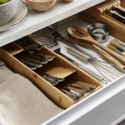 Joseph Joseph Bestek Organizer Bamboe 5-vaks - Small 5-vaks - Sorteervakken, Klaar Voor Gebruik, Duurzaam -Le Creuset Winkel 1200x1200 1843