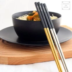House Of Husk Chopsticks Set - Koreaanse Eetstokjes - Vaatwasserbestendig - RVS - 5 Paar - Duo Tone - Zwart Goud -Le Creuset Winkel 1200x1200 2004