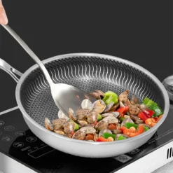 Honingraat Heavy Duty Anti-aanbak Koekenpan - Steelpan - Wok - Met Deksel 30 Cm - Gas - Elektrisch - Inductie - Oven -Le Creuset Winkel 1200x1200 208