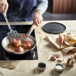 Demeyere Classico 3 RVS Koekenpan – Koekenpan Inductie - 28 Cm – PTFE-vrij 4 Demeyere Classico 3 RVS Koekenpan – Koekenpan Inductie - 28 Cm – PTFE-vrij -Le Creuset Winkel 1200x1200 211