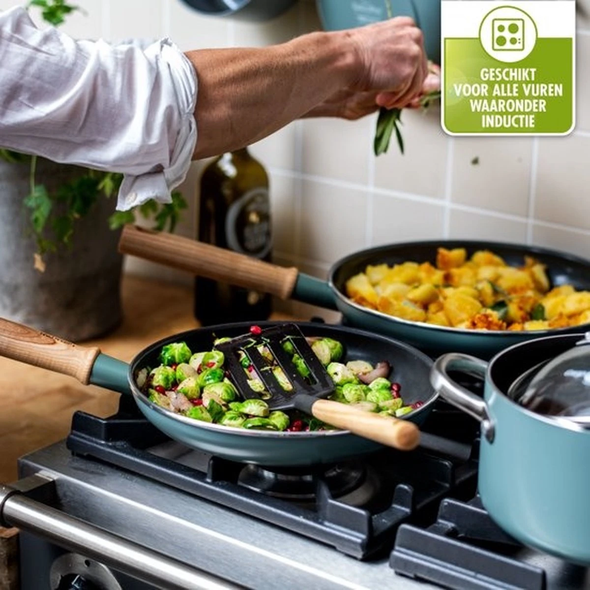 GreenPan Mayflower pannenset - 5-delig + 5 accessoires - lichtblauw - inductie - PFAS-vrij GreenPan Mayflower Pannenset - 5-delig + 5 Accessoires - Lichtblauw - Inductie - PFAS-vrij -Le Creuset Winkel 1200x1200 284