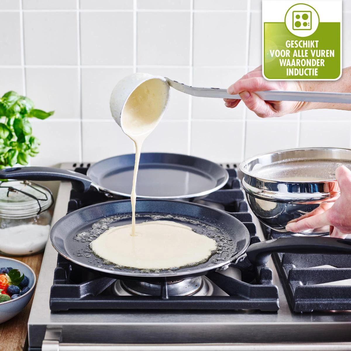 GreenPan Essentials pannenkoekenpan 24cm - zwart - inductie - PFAS-vrij GreenPan Essentials Pannenkoekenpan 24cm - Zwart - Inductie - PFAS-vrij -Le Creuset Winkel 1200x1200 329