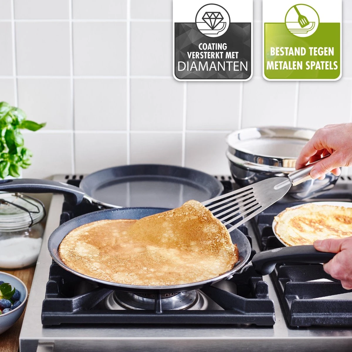 GreenPan Essentials pannenkoekenpan 24cm - zwart - inductie - PFAS-vrij GreenPan Essentials Pannenkoekenpan 24cm - Zwart - Inductie - PFAS-vrij -Le Creuset Winkel 1200x1200 332