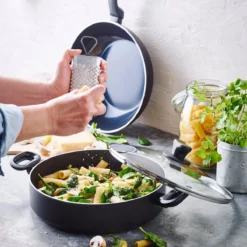 Greenpan Torino Keramische Hapjespan - 28 Cm - Met Glazen Deksel 17 Greenpan Torino Keramische Hapjespan - 28 Cm - Met Glazen Deksel -Le Creuset Winkel 1200x1200 365