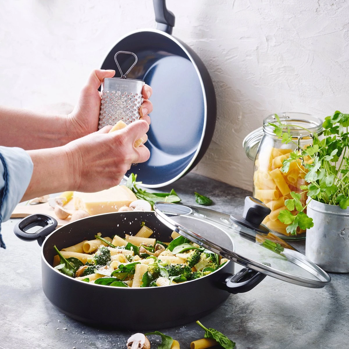 Greenpan Torino Keramische Hapjespan - 28 cm - met glazen deksel Greenpan Torino Keramische Hapjespan - 28 Cm - Met Glazen Deksel -Le Creuset Winkel 1200x1200 365