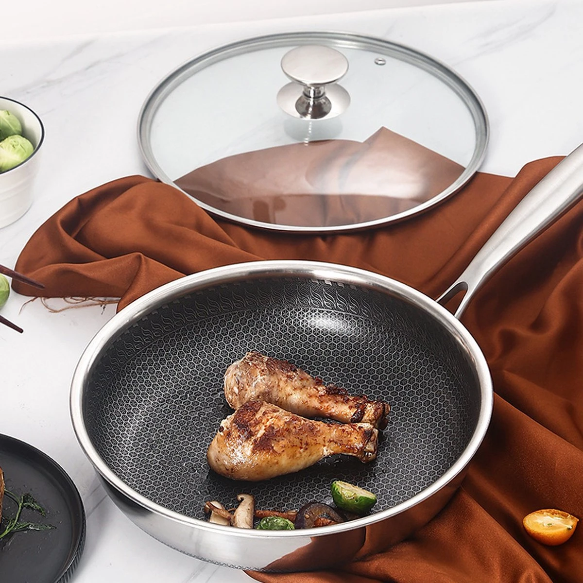 MONFORTT. Hapjespan Ø 28cm Anti-aanbaklaag 7 lagen staal met deksel MONFORTT. Hapjespan Ø 28cm Anti-aanbaklaag 7 Lagen Staal Met Deksel -Le Creuset Winkel 1200x1200 425