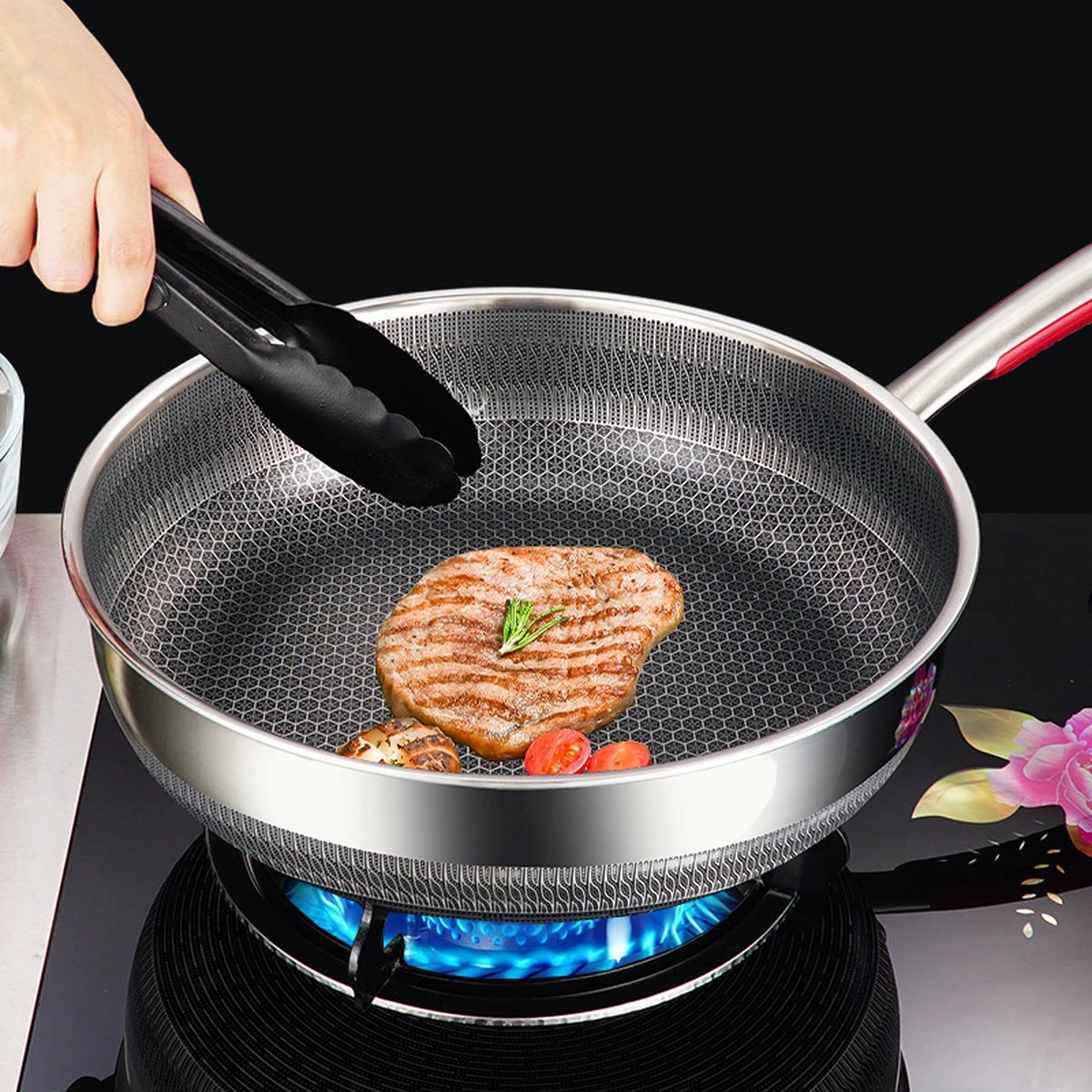 MONFORTT. Hapjespan Ø 28cm Anti-aanbaklaag 7 lagen staal met deksel MONFORTT. Hapjespan Ø 28cm Anti-aanbaklaag 7 Lagen Staal Met Deksel -Le Creuset Winkel 1200x1200 426