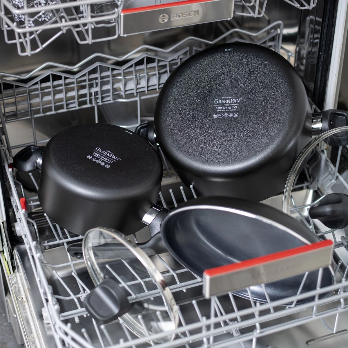 GreenPan Memphis hapjespan 28cm - zwart - inductie - PFAS-vrij GreenPan Memphis Hapjespan 28cm - Zwart - Inductie - PFAS-vrij -Le Creuset Winkel 1200x1200 727