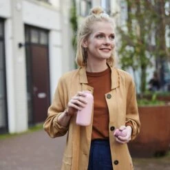 Mepal – Isoleerfles Ellipse 900 Ml – Houdt Je Drankje 12 Uur Warm En 24 Uur Koud – Nordic Pink – Geschikt Voor Bruiswater – Thermosfles – Lekdicht -Le Creuset Winkel 1200x1200 851