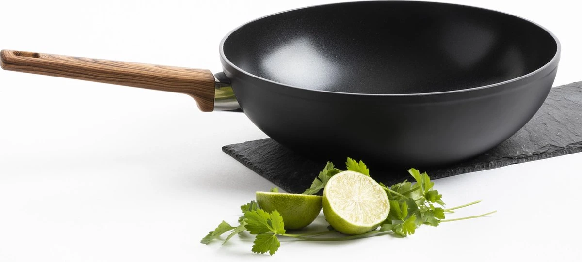 Gero Mark wok Ø 28 cm - aluminium - inductie - PFAS-vrij Gero Mark Wok Ø 28 Cm - Aluminium - Inductie - PFAS-vrij -Le Creuset Winkel 1200x541 2