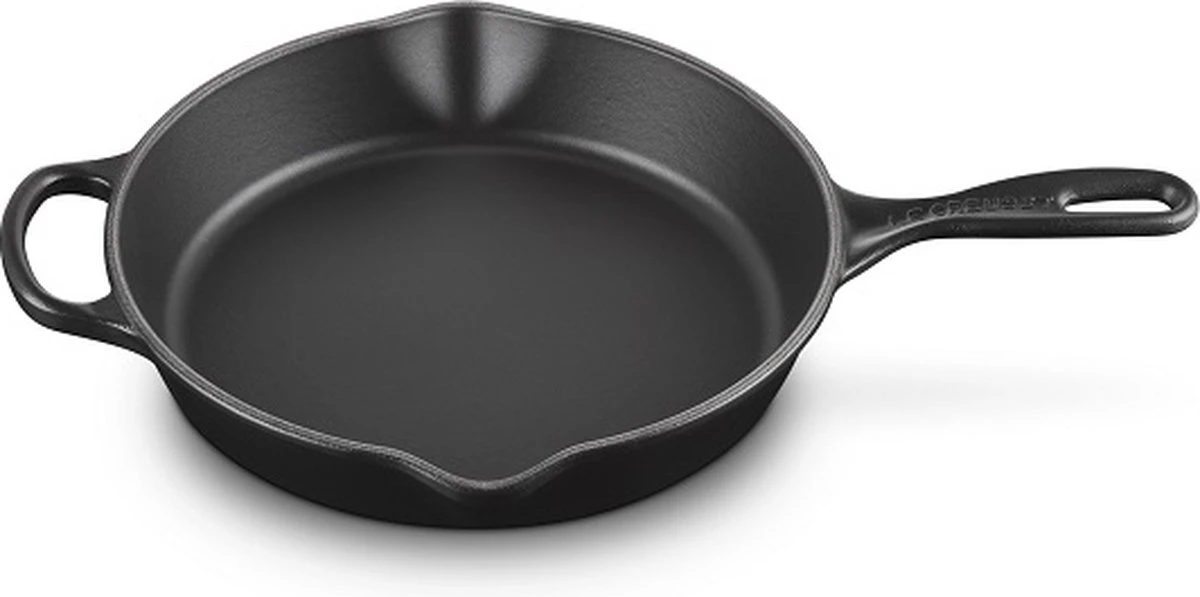 Le Creuset Hoge Ronde Skillet Mat Zwart 26cm Le Creuset Hoge Ronde Skillet Mat Zwart 26cm -Le Creuset Winkel 1200x597 2
