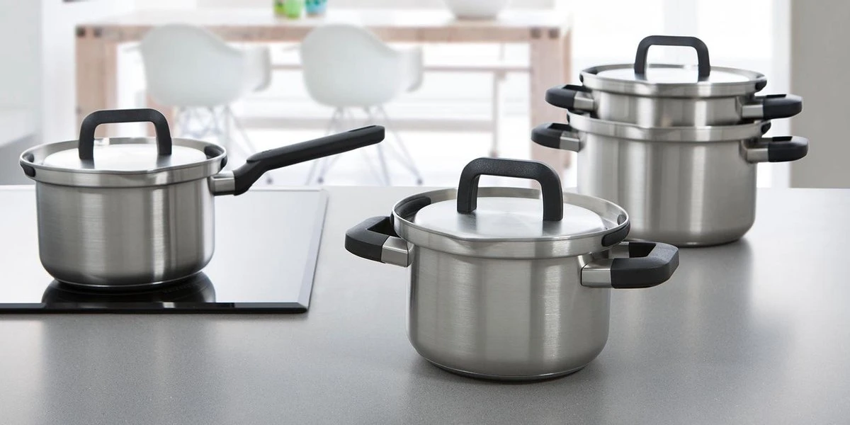 BK Flow Cool Pannenset - 4-delig – RVS deksels - Veilig afgietsysteem - geschikt voor alle warmtebronnen BK Flow Cool Pannenset - 4-delig – RVS Deksels - Veilig Afgietsysteem - Geschikt Voor Alle Warmtebronnen -Le Creuset Winkel