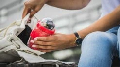 Sareva Muesli Beker - Met Lepel - Yoghurt 2 Go - Rood 3 Sareva Muesli Beker - Met Lepel - Yoghurt 2 Go - Rood -Le Creuset Winkel 1200x675 19