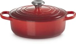 Le Creuset - Gietijzeren - Lage Braadpan - 24cm - Kersenrood 10 Le Creuset - Gietijzeren - Lage Braadpan - 24cm - Kersenrood -Le Creuset Winkel 1200x695 5