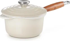 Le Creuset Steelpan - Met Deksel - Tradition - Meringue - ø 18 Cm / 1.8 Liter
