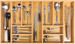 Grote Bestekbak Bamboe 81x47CM - Coninx Besteklade - Opbergbak - Duurzaam - Bamboe - Voor Laden Vanaf 47cm Diep -Le Creuset Winkel 1200x711 6