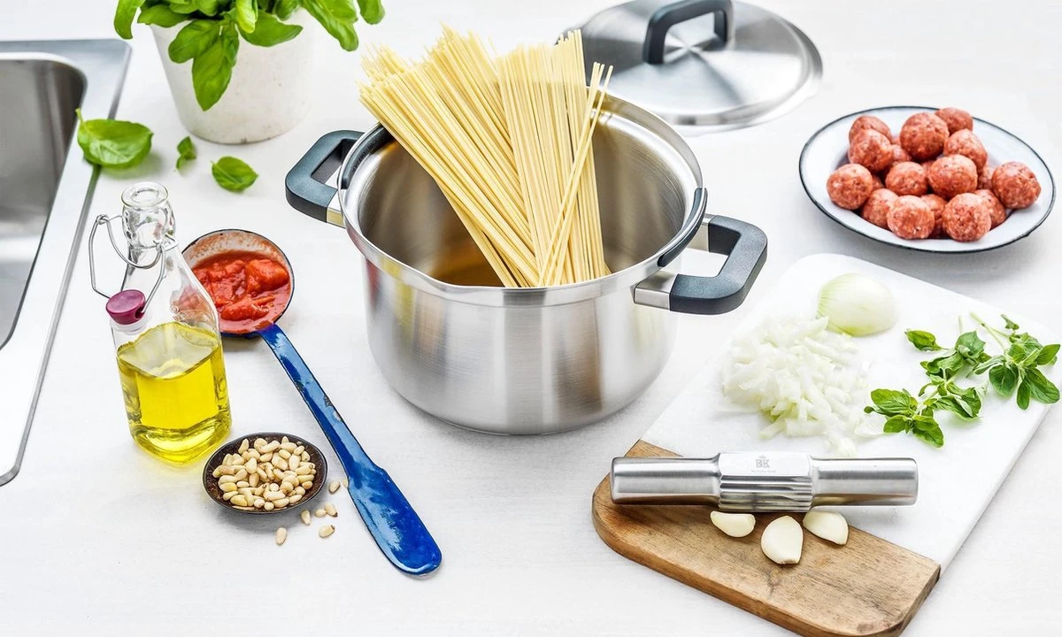 BK Flow Cool Pannenset - 4-delig – RVS deksels - Veilig afgietsysteem - geschikt voor alle warmtebronnen BK Flow Cool Pannenset - 4-delig – RVS Deksels - Veilig Afgietsysteem - Geschikt Voor Alle Warmtebronnen -Le Creuset Winkel