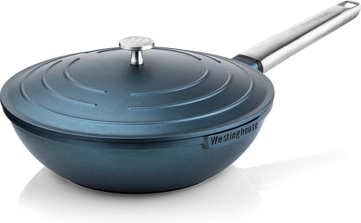 Westinghouse Performance Series - Wokpan Inductie - 28cm Luxe Wok met Deksel - Blauw - Geschikt voor alle warmtebronnen Westinghouse Performance Series - Wokpan Inductie - 28cm Luxe Wok Met Deksel - Blauw - Geschikt Voor Alle Warmtebronnen -Le Creuset Winkel 1200x743 1