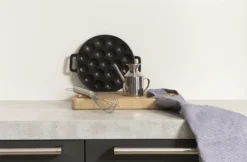 Inno Cuisinno Poffertjespan - Ø 24 Cm - Zwart -Le Creuset Winkel 1200x788 1