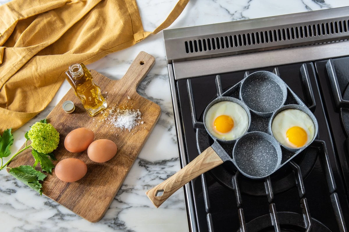 Magnani - Eierpan - 4 bakplaten van ⌀ 8 cm - Voor Gas- en Elektrische Kookplaten - Aluminium - Houten Handvat - 38 x 18.7 x 2 cm Magnani - Eierpan - 4 Bakplaten Van ⌀ 8 Cm - Voor Gas- En Elektrische Kookplaten - Aluminium - Houten Handvat - 38 X 18.7 X 2 Cm -Le Creuset Winkel 1200x799 10