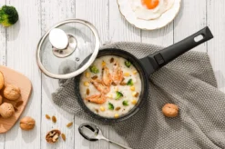 Swiss Pro+ | Set 14 Delige Pannenset | Inductie - Pannensets - Glazen Deksel - Met Afneembare Handgreep - Marmeren Interieur -PFAS-vrij | Black (Zwart) -Le Creuset Winkel 1200x799 47