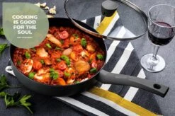 ISENVI Avon Keramische Hapjespan 26 CM - Ergo Greep -Le Creuset Winkel 1200x799 7