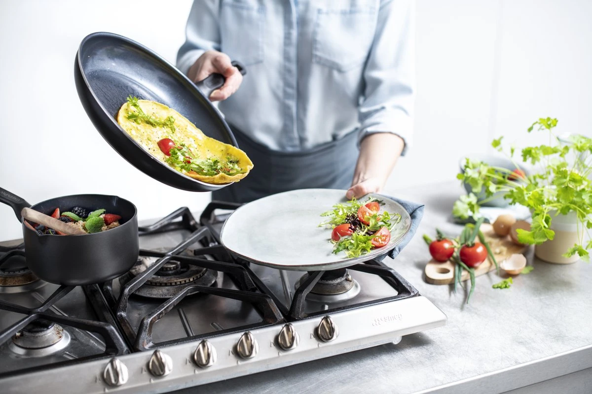 GreenPan Memphis hapjespan 28cm - zwart - inductie - PFAS-vrij GreenPan Memphis Hapjespan 28cm - Zwart - Inductie - PFAS-vrij -Le Creuset Winkel 1200x800 106