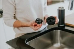 Kambukka Olympus Thermosbeker 500 Ml - Makkelijk Reinigen - Lekvrije Koffiebeker - RVS - Darkness -Le Creuset Winkel 1200x800 125