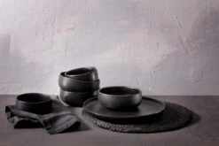 Maastricht Porselein Serviesset Universe Porselein 6-persoons 24-delig Zwart -Le Creuset Winkel 1200x800 181