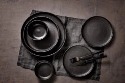 Maastricht Porselein Serviesset Universe Porselein 6-persoons 24-delig Zwart -Le Creuset Winkel 1200x800 184