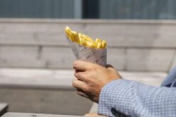 Papieren Frietzak | Krant Print | 50 St. | Patatzak | Frietzakken | Puntzakken | Frietzakjes -Le Creuset Winkel 1200x800 254