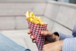 Papieren Frietzak | 50 Stuks | Patatzak | Rode Print | Frietzakken | Puntzakken | Frietzakjes -Le Creuset Winkel 1200x800 256