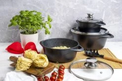 Smile - 8 Delige Pannenset - Antiaanbaklaag - Vaatwasser Bestendig - Geschikt Voor Iedere Kookplaat - MGK-18 - Zwart -Le Creuset Winkel 1200x800 47