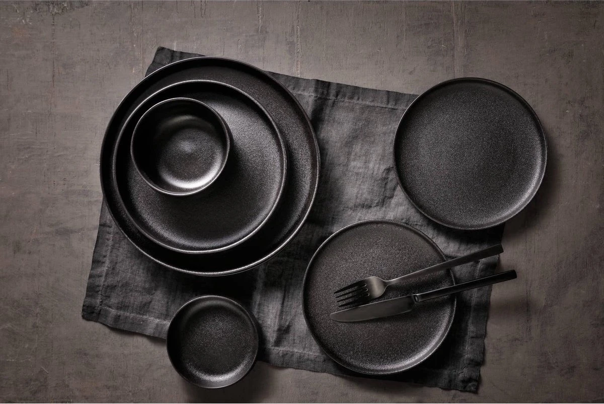 Maastricht Porselein Bord diep Universe 21 cm Zwart Porselein 1 stuk(s) Maastricht Porselein Bord Diep Universe 21 Cm Zwart Porselein 1 Stuk(s) -Le Creuset Winkel 1200x802 11