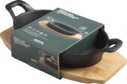 Gusta - Gietijzer Pannetje - Met Onderzetter Plank - 22,5x12cm -Le Creuset Winkel 1200x804 3