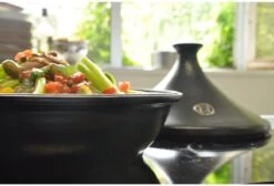 Emile Henry Tajine - Ø32 Cm - Fusain -Le Creuset Winkel 1200x814 2