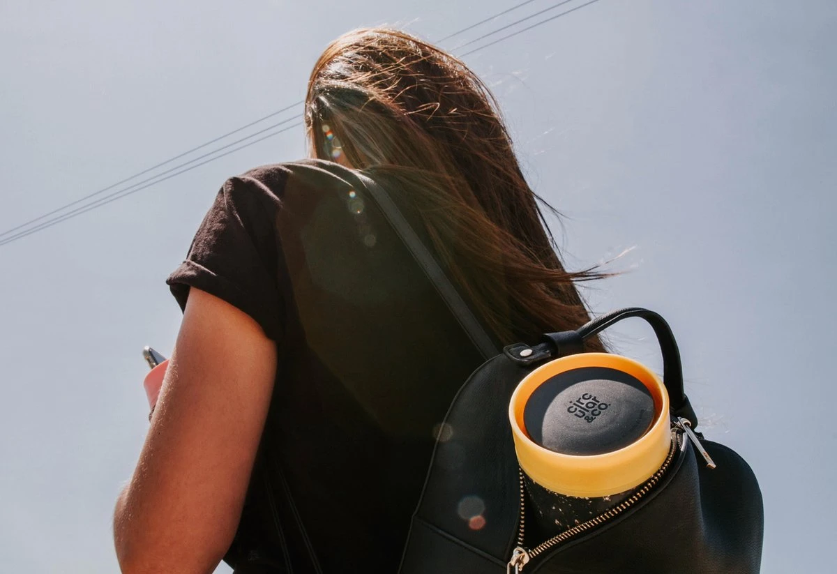 Circular&Co. herbruikbare to go koffiebeker (rCUP) zwart/blauw 8oz/227ml Circular&Co. Herbruikbare To Go Koffiebeker (rCUP) Zwart/blauw 8oz/227ml -Le Creuset Winkel 1200x823 10