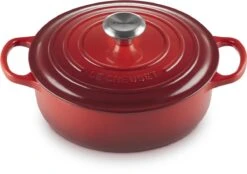Le Creuset - Gietijzeren - Lage Braadpan - 24cm - Kersenrood 2 Le Creuset - Gietijzeren - Lage Braadpan - 24cm - Kersenrood -Le Creuset Winkel 1200x843